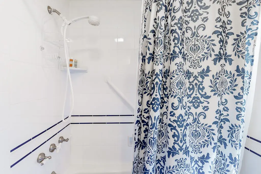 Classic, Dog-Friendly Home with Free WiFi, a washer&dryer, & Enclosed Backyard