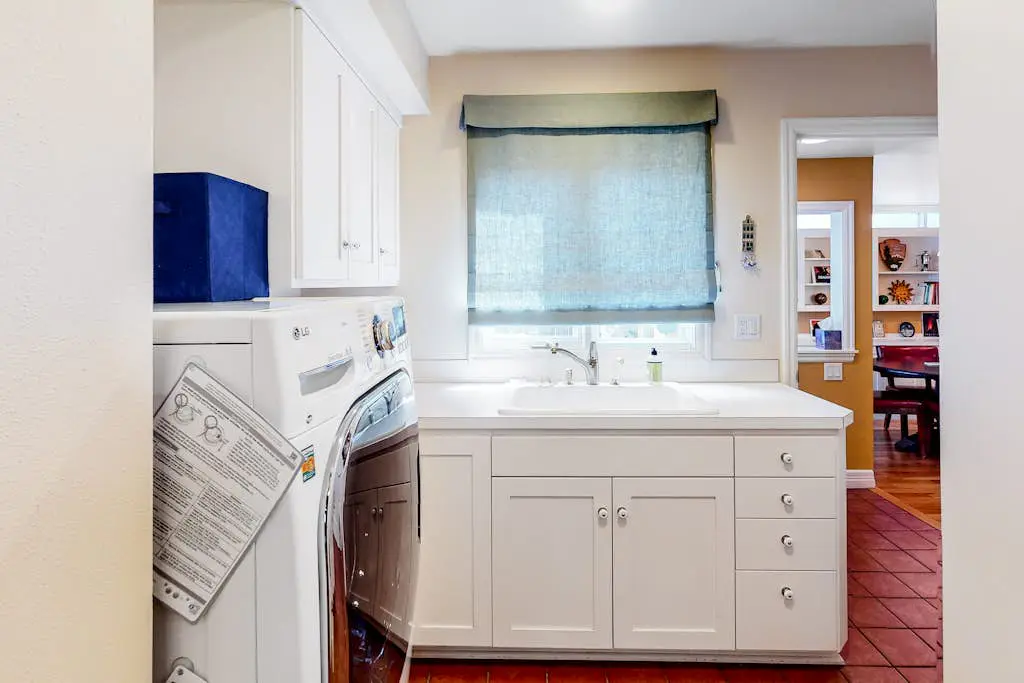 Classic, Dog-Friendly Home with Free WiFi, a washer&dryer, & Enclosed Backyard