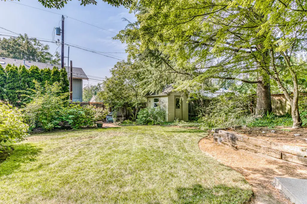 Classic, Dog-Friendly Home with Free WiFi, a washer&dryer, & Enclosed Backyard