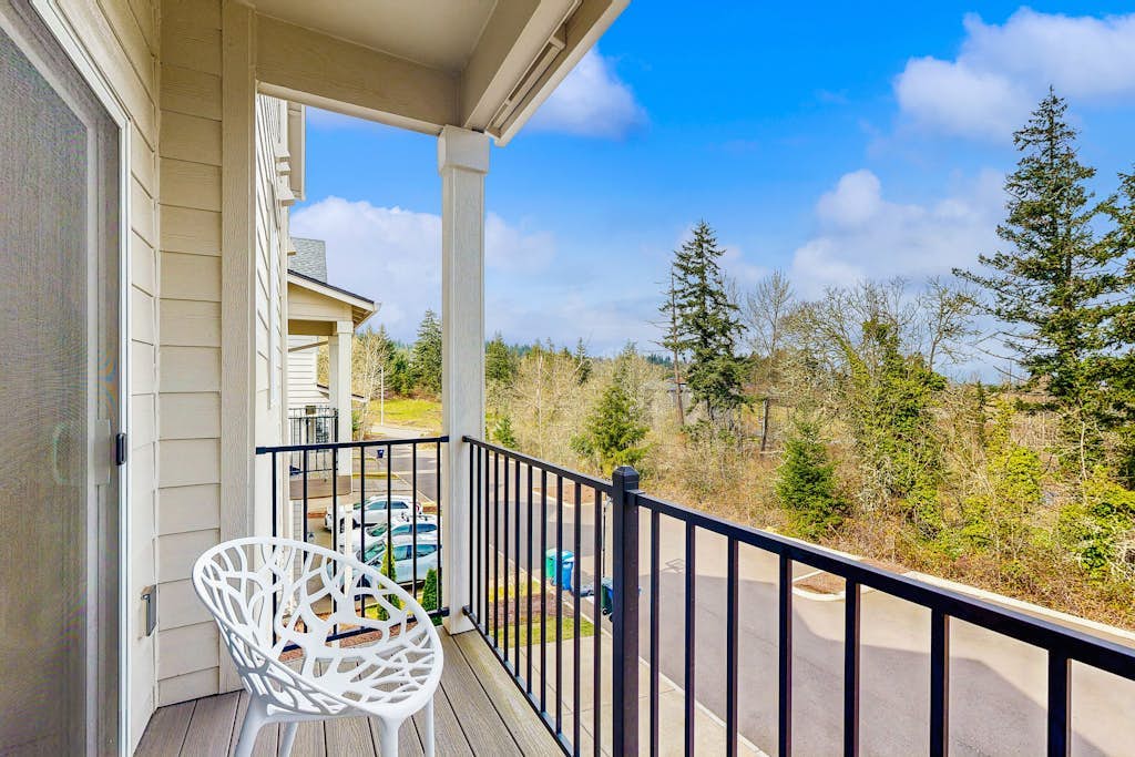 Beautiful, Spacious Townhome close to downtown & UO, w/ WiFi, A/C, Fireplace