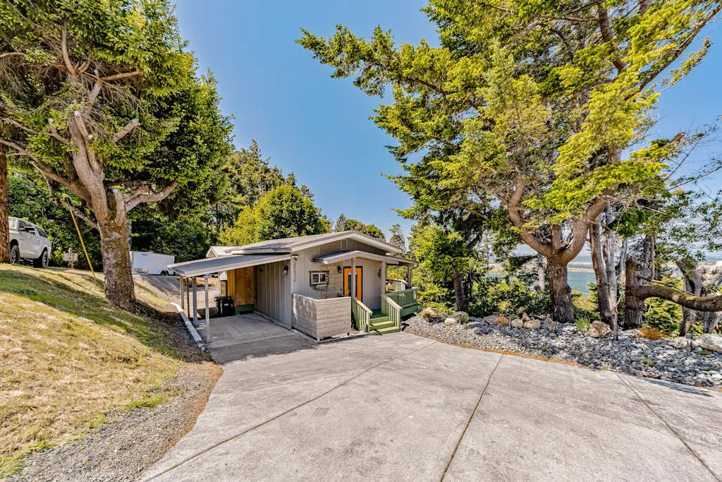 Ocean-Riverview Bungalow