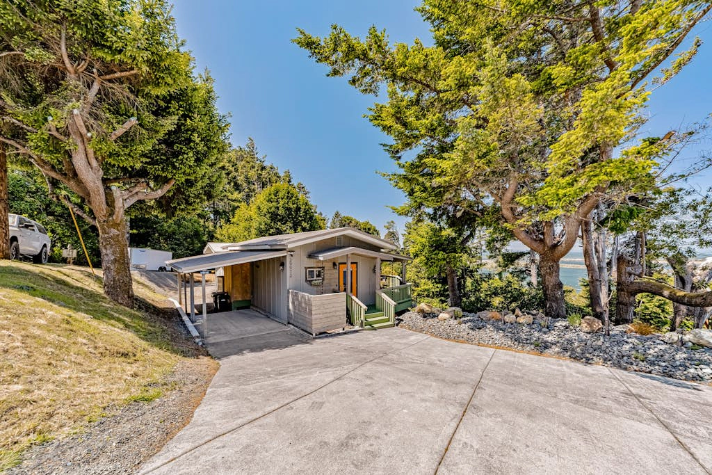 Ocean-Riverview Bungalow