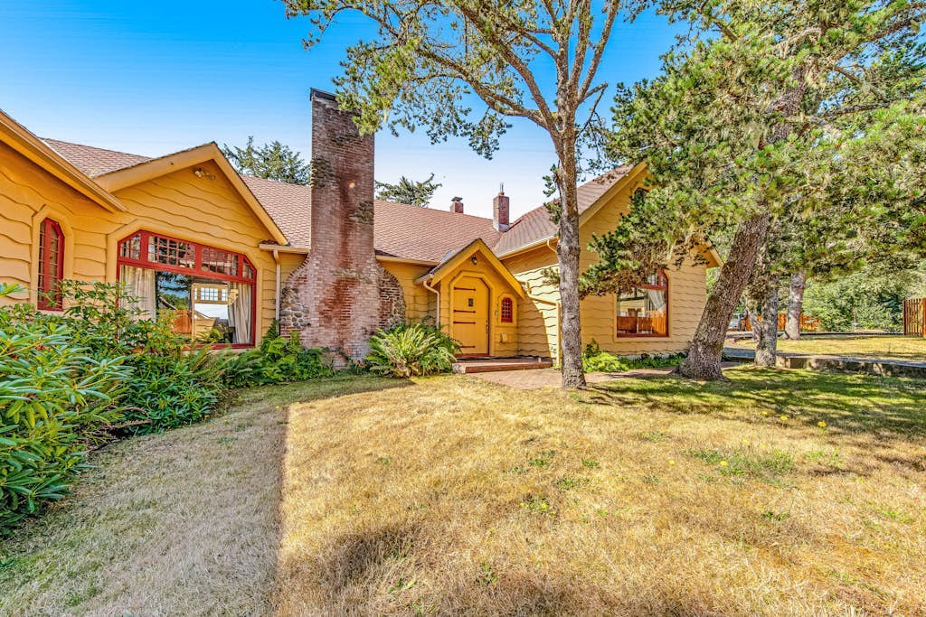 Dog-Friendly Home with Sea Views on Little Beach and Half-Mile to the Ocean