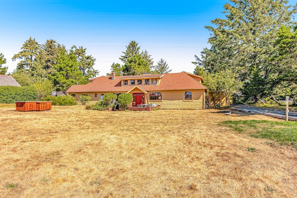Dog-Friendly Home with Sea Views on Little Beach and Half-Mile to the Ocean