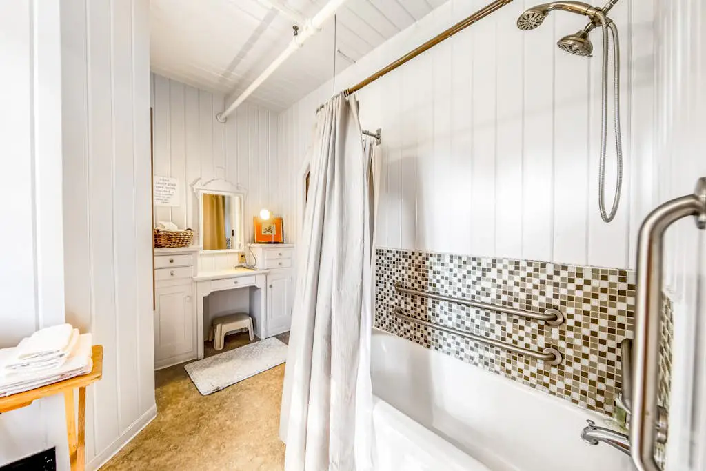 Dog-Friendly Home with Sea Views on Little Beach and Half-Mile to the Ocean