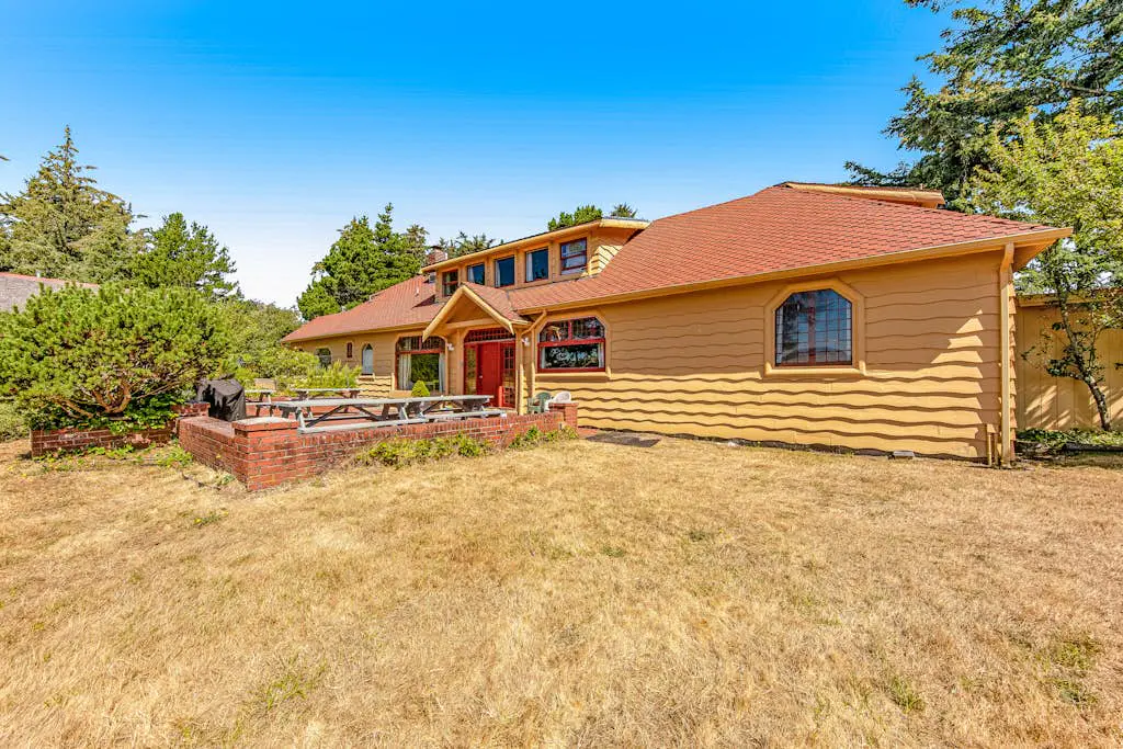 Dog-Friendly Home with Sea Views on Little Beach and Half-Mile to the Ocean