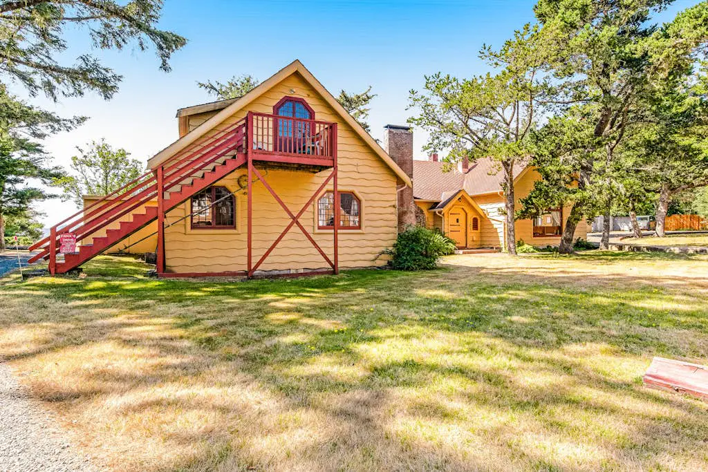 Dog-Friendly Home with Sea Views on Little Beach and Half-Mile to the Ocean