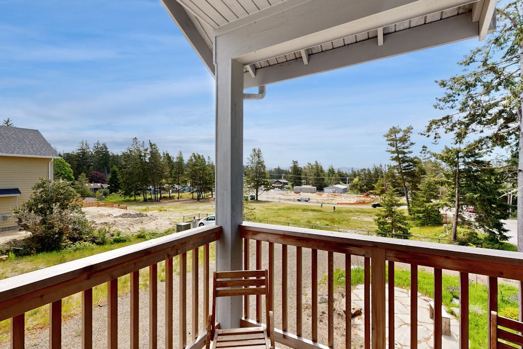 Quaint second floor home one mile from the ocean; with full kitchen & W/D