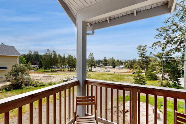 Quaint second floor home one mile from the ocean; with full kitchen & W/D