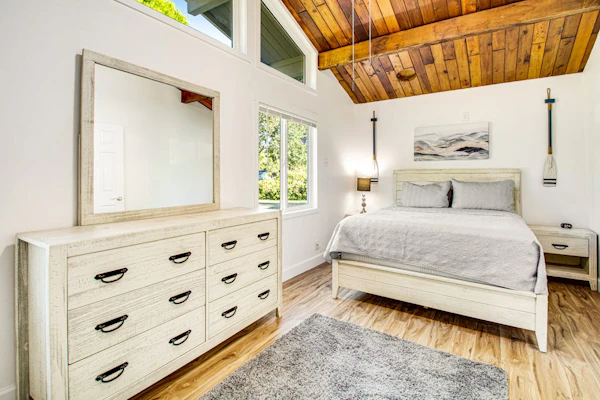 Single-level home with firepit & gas fireplace - walk to the beach, 3 dogs OK