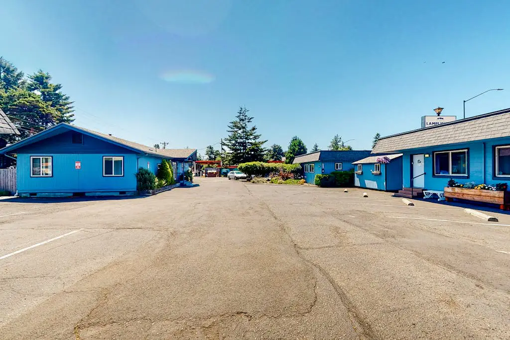 Retro-fun beach suite near beach with fast WiFI - walk to downtown shops