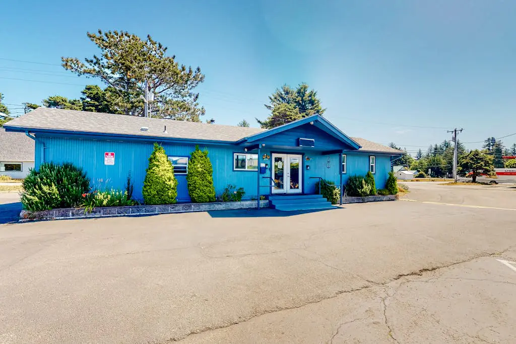 Retro-fun beach suite near beach with fast WiFI - walk to downtown shops