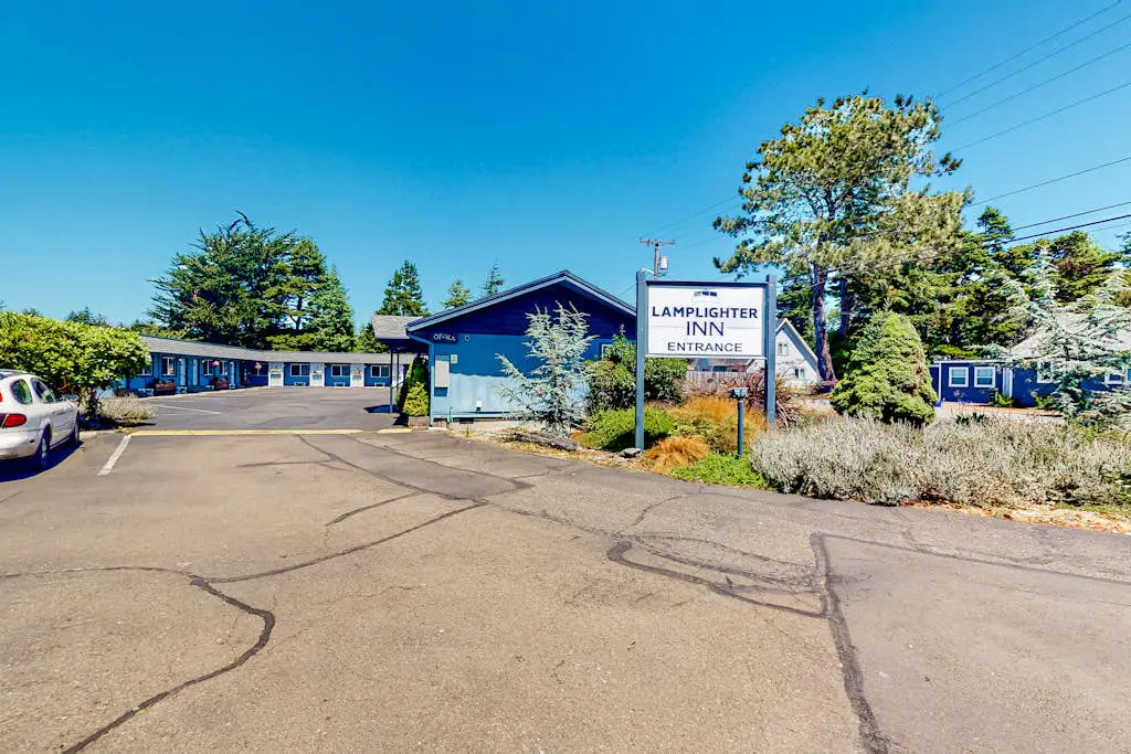 Retro-fun beach suite near beach with fast WiFI - walk to downtown shops
