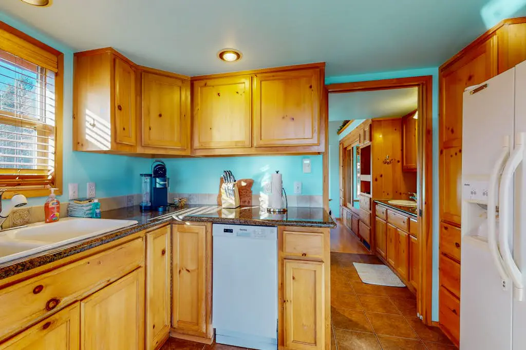 Ocean/mountain view home in Boardman Scenic Corridor with great deck