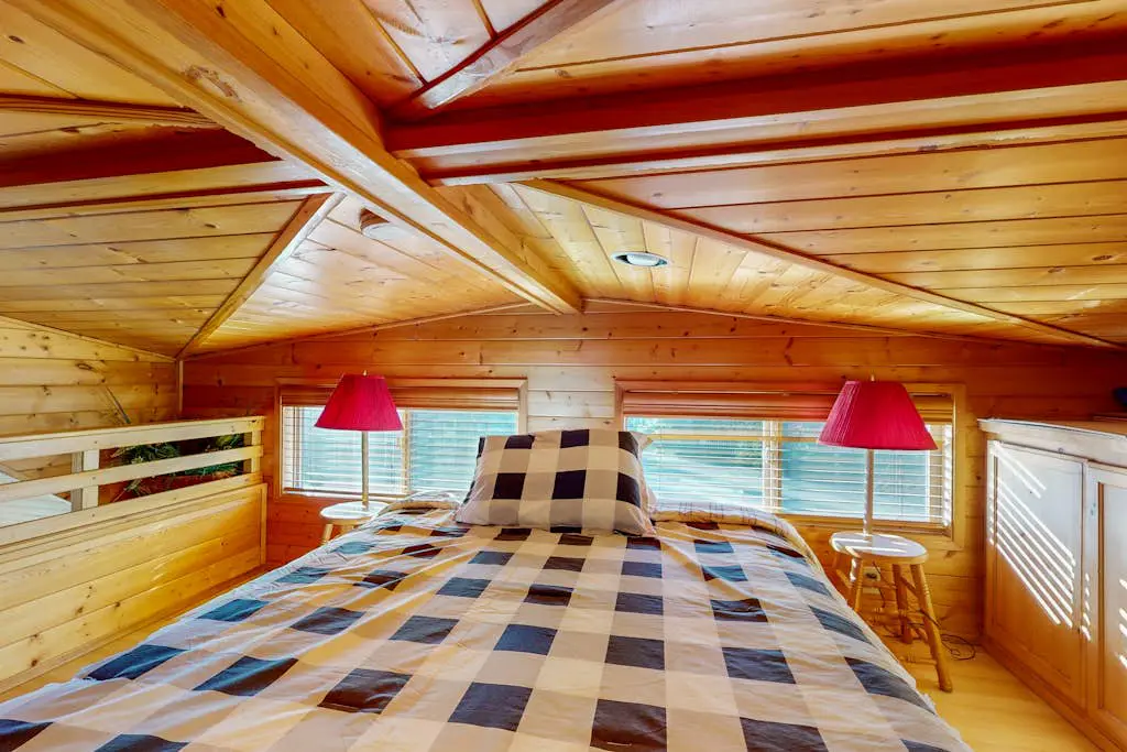 Ocean/mountain view home in Boardman Scenic Corridor with great deck