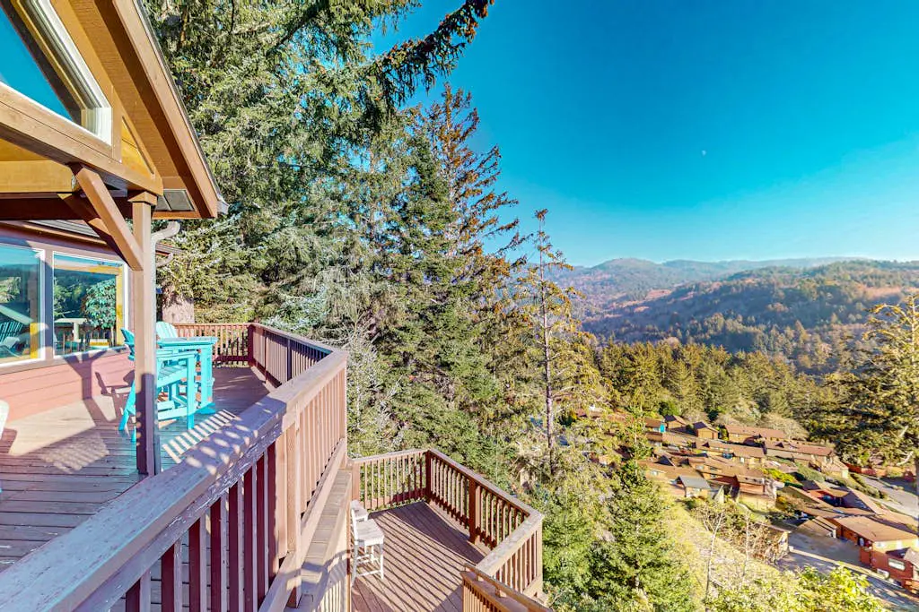 Ocean/mountain view home in Boardman Scenic Corridor with great deck