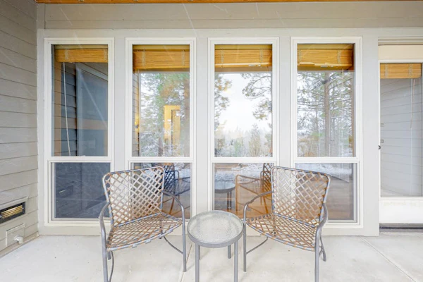 Mountain view condo with a fireplace, WiFi, partial AC, shared hot tub & pool