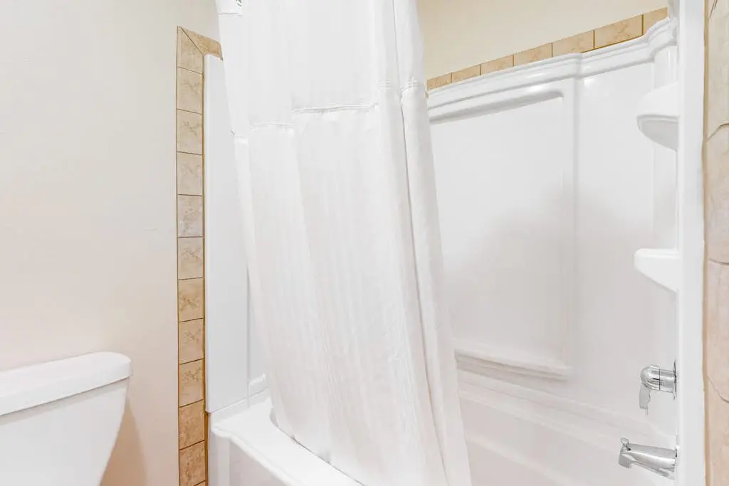 Mountain view condo with a fireplace, WiFi, partial AC, shared hot tub & pool