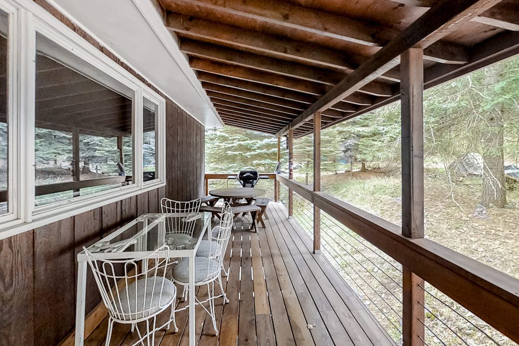 Large Dog-Friendly Duplex with Lovely Interior + Free WiFi, Private Washer/Dryer