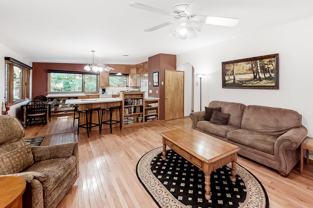 Large Dog-Friendly Duplex with Lovely Interior + Free WiFi, Private Washer/Dryer