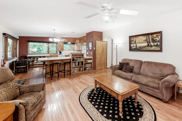 Large Dog-Friendly Duplex with Lovely Interior + Free WiFi, Private Washer/Dryer