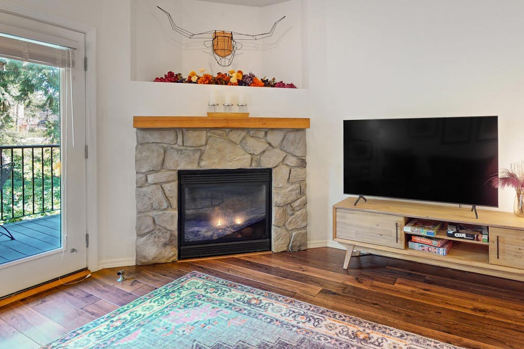 Dog-friendly, upscale condo with shared pool & hot tub - one mile from skiing
