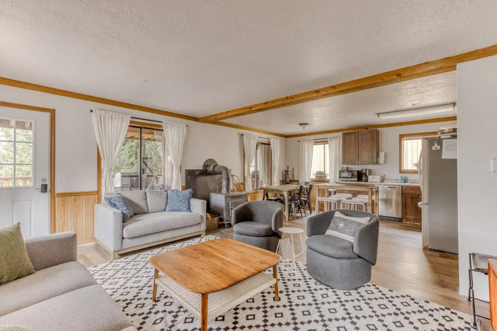 Recently updated in 2024-Large, dog-friendly home with covered deck