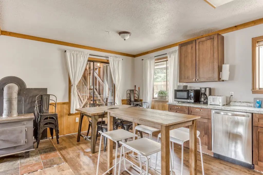 Recently updated in 2024-Large, dog-friendly home with covered deck