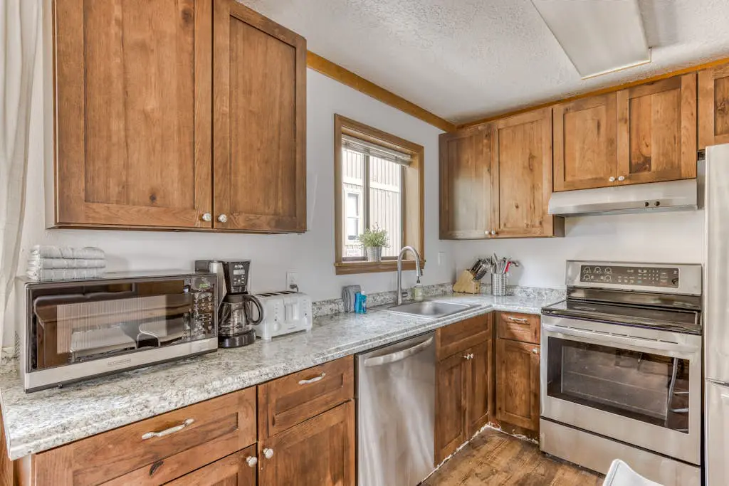 Recently updated in 2024-Large, dog-friendly home with covered deck