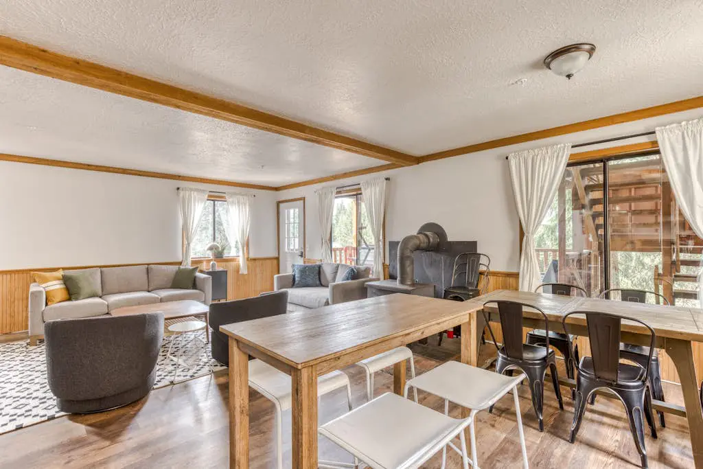 Recently updated in 2024-Large, dog-friendly home with covered deck