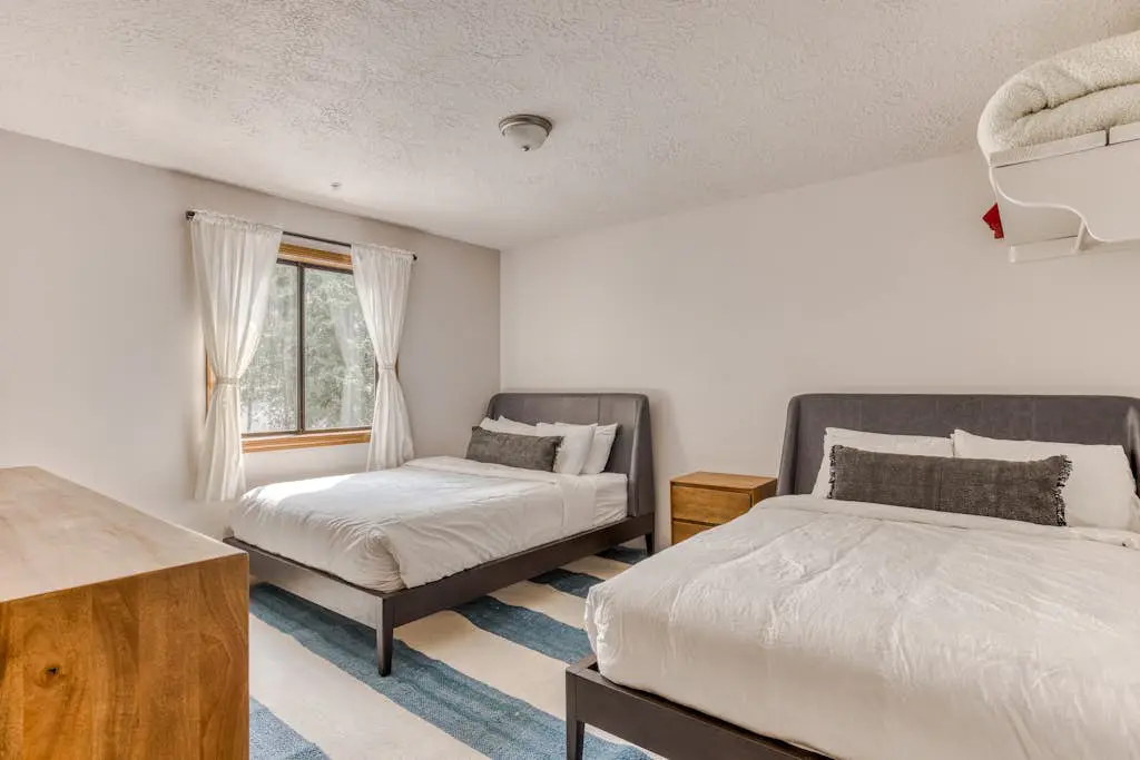 Recently updated in 2024-Large, dog-friendly home with covered deck