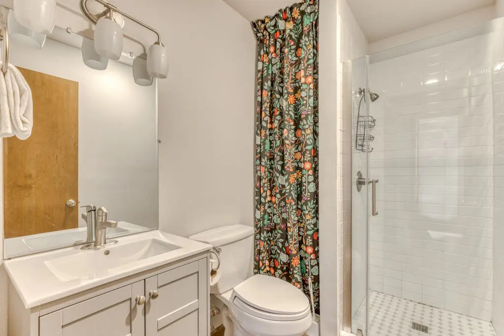 Recently updated in 2024-Large, dog-friendly home with covered deck