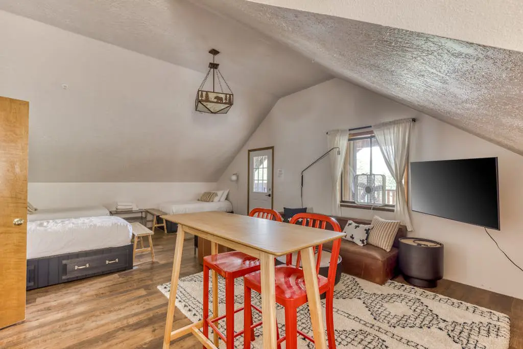 Recently updated in 2024-Large, dog-friendly home with covered deck