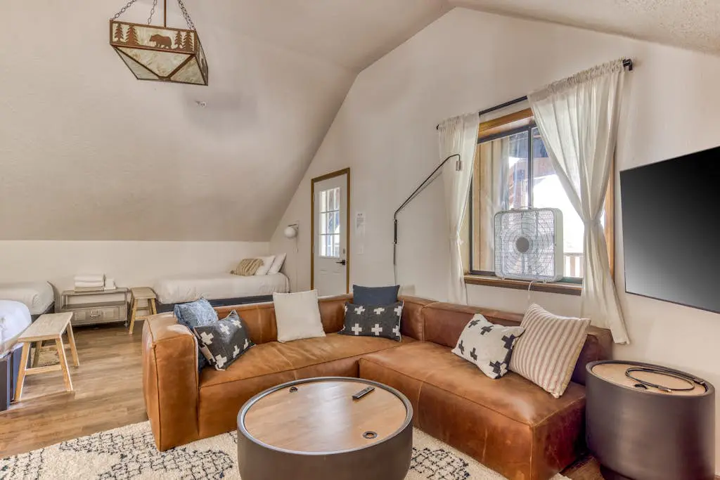 Recently updated in 2024-Large, dog-friendly home with covered deck