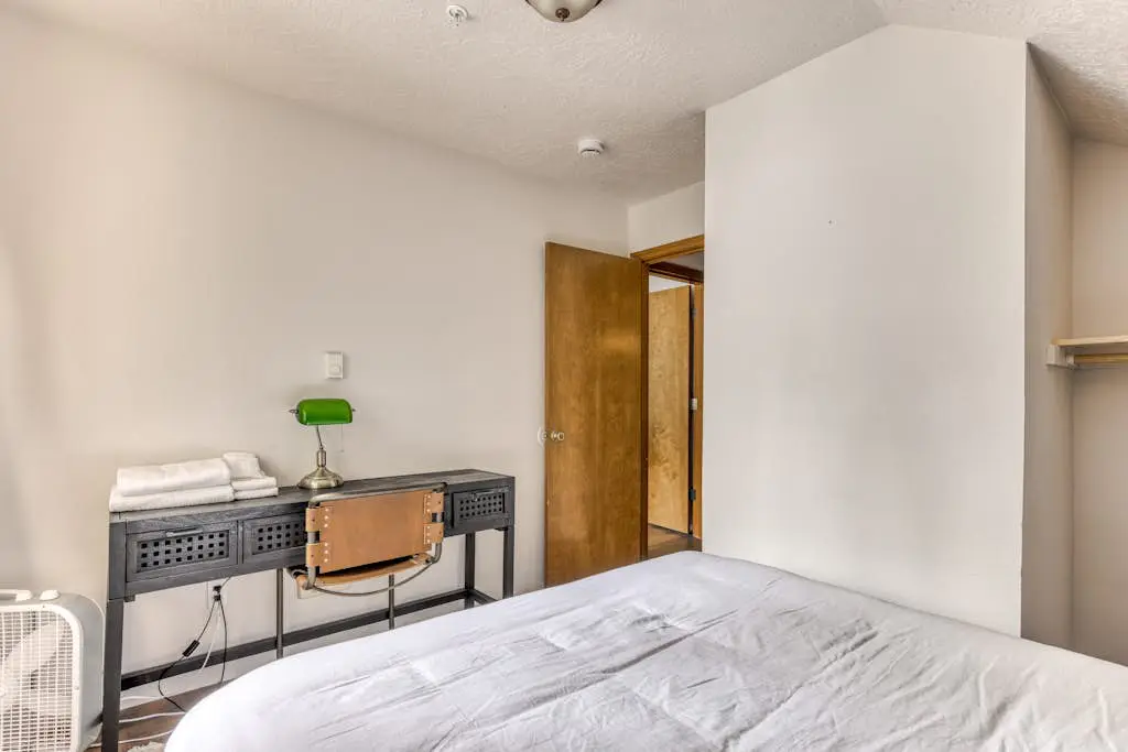 Recently updated in 2024-Large, dog-friendly home with covered deck