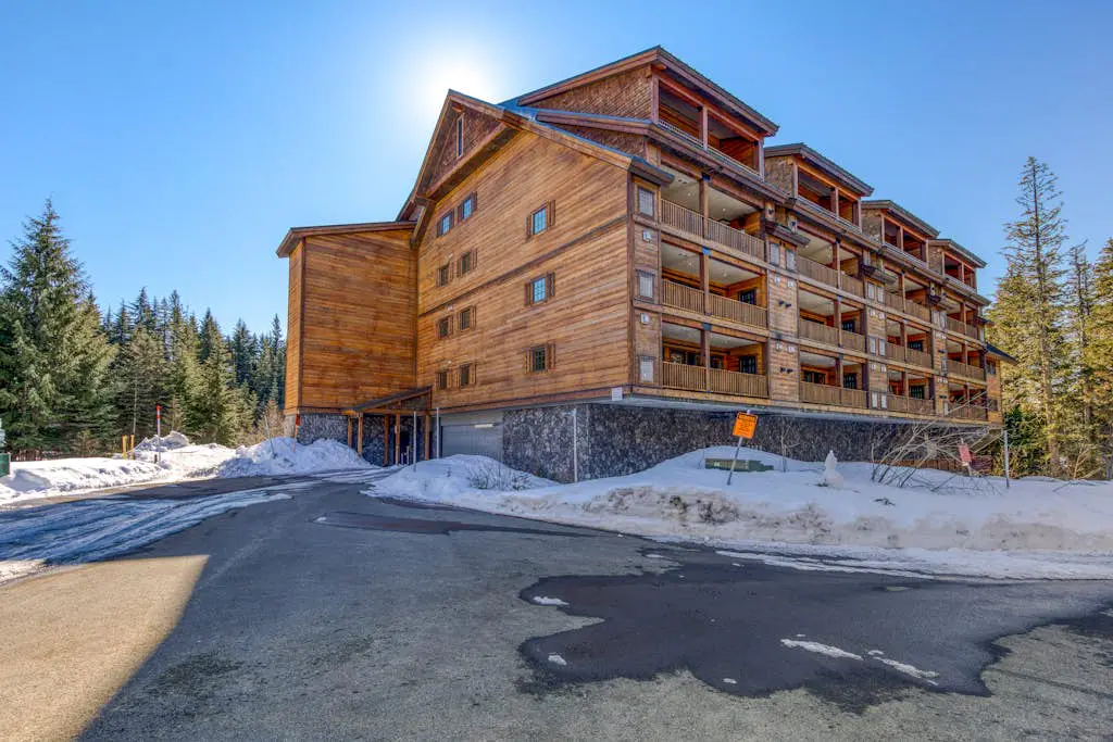 Luxury mountain home withshared pool & hot tub, patio, balcony views, & free WiFi