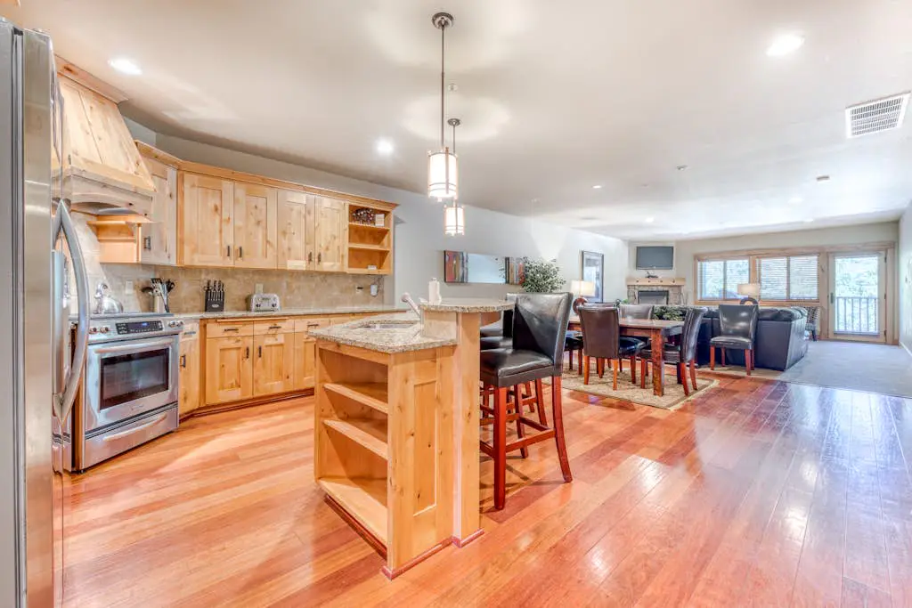 Luxury mountain home withshared pool & hot tub, patio, balcony views, & free WiFi