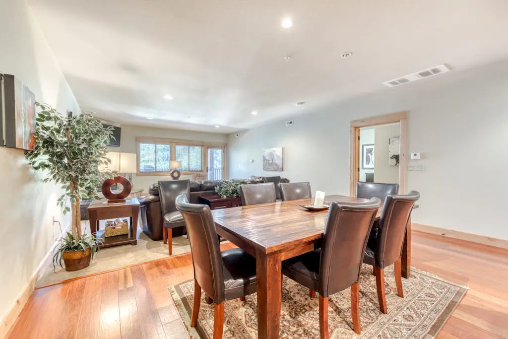 Luxury mountain home withshared pool & hot tub, patio, balcony views, & free WiFi