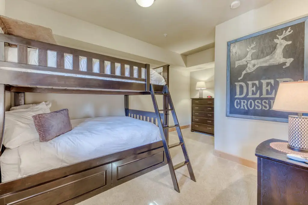 Luxury mountain home withshared pool & hot tub, patio, balcony views, & free WiFi