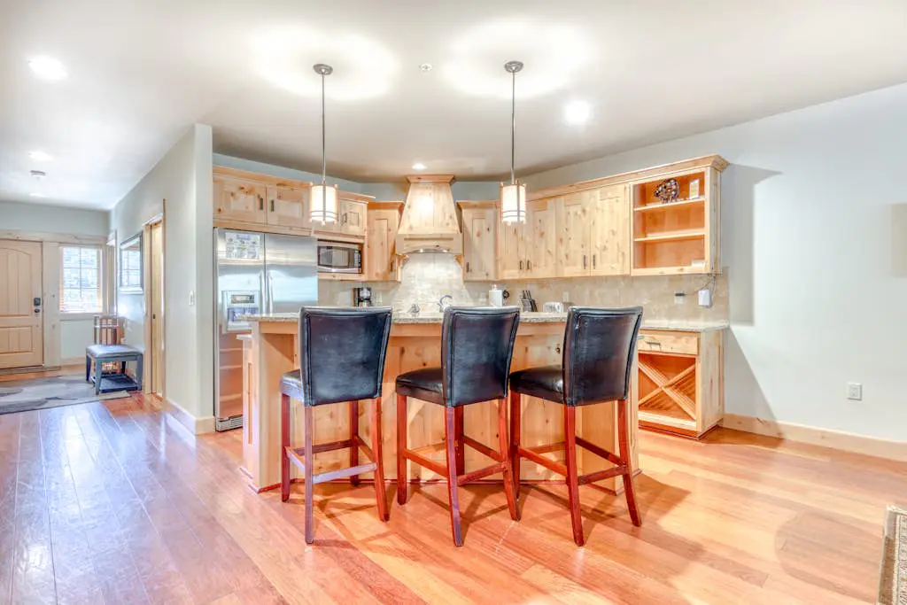 Luxury mountain home withshared pool & hot tub, patio, balcony views, & free WiFi