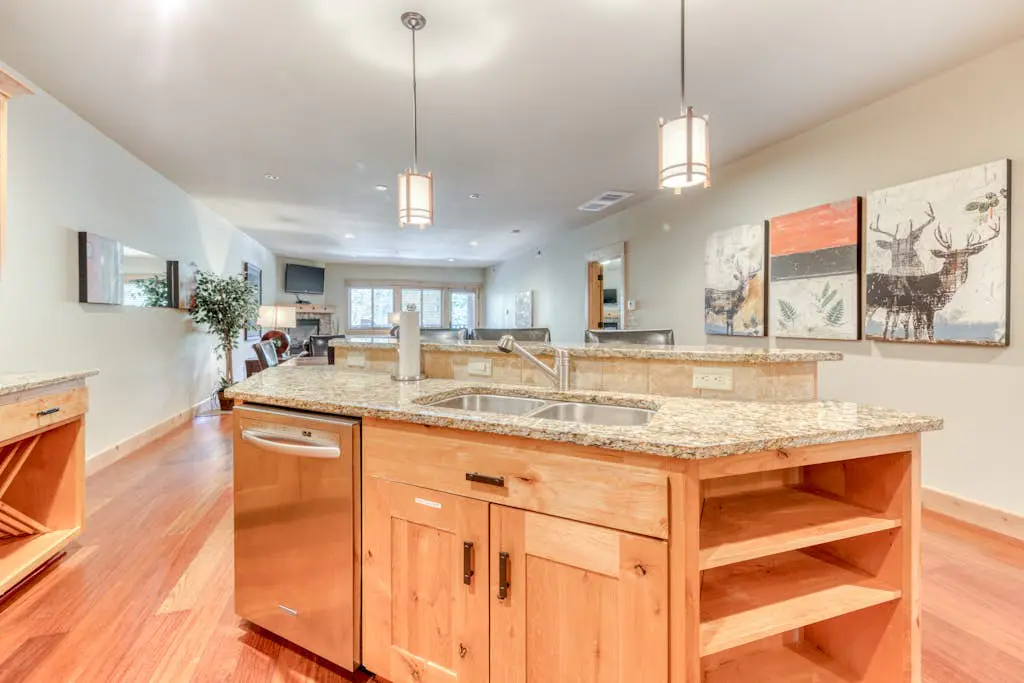 Luxury mountain home withshared pool & hot tub, patio, balcony views, & free WiFi