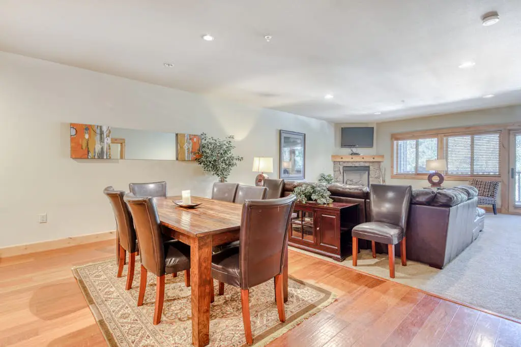Luxury mountain home withshared pool & hot tub, patio, balcony views, & free WiFi