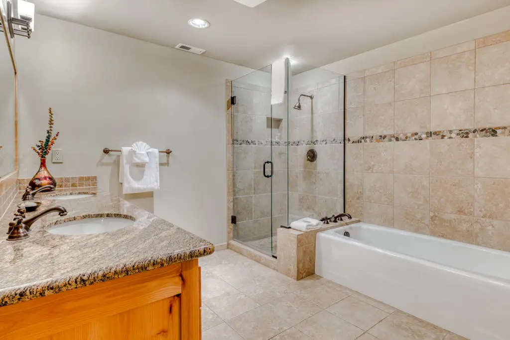 Luxury mountain home withshared pool & hot tub, patio, balcony views, & free WiFi