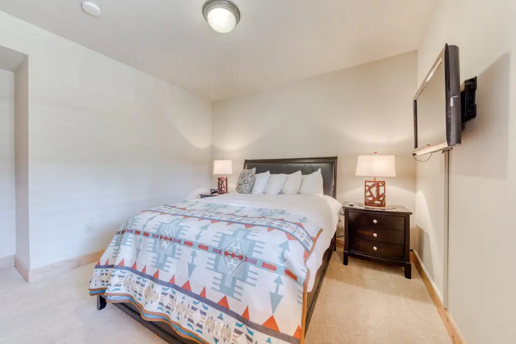 Luxury mountain home withshared pool & hot tub, patio, balcony views, & free WiFi