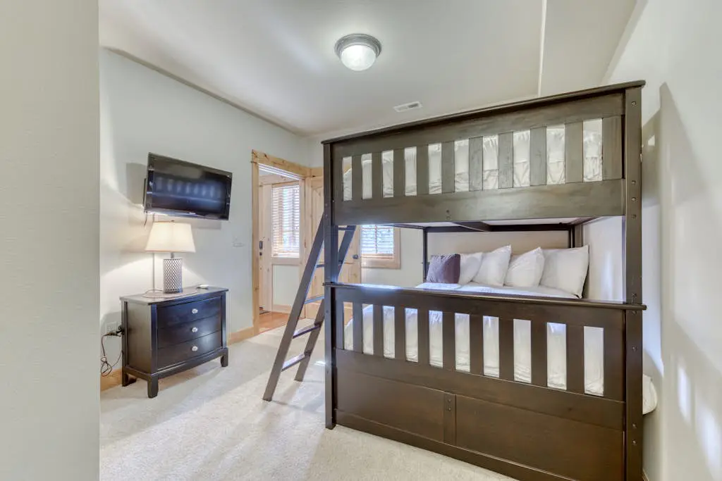 Luxury mountain home withshared pool & hot tub, patio, balcony views, & free WiFi