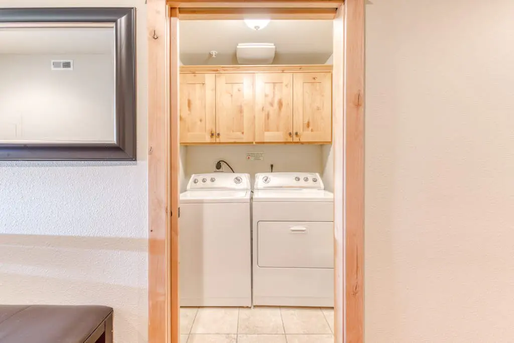 Luxury mountain home withshared pool & hot tub, patio, balcony views, & free WiFi