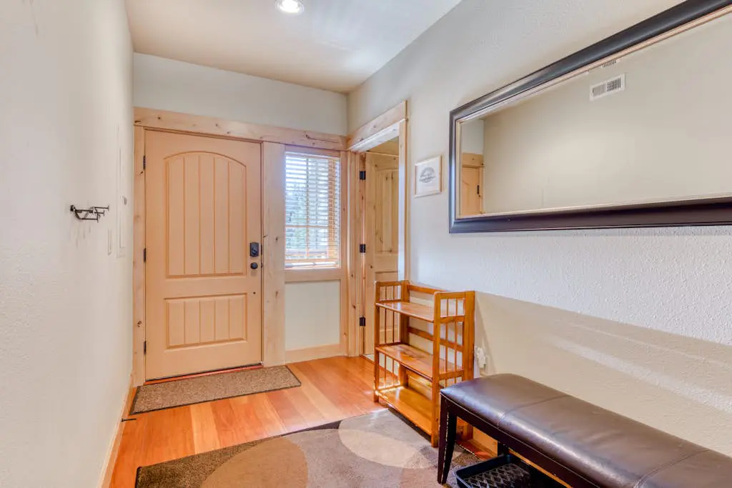 Luxury mountain home withshared pool & hot tub, patio, balcony views, & free WiFi