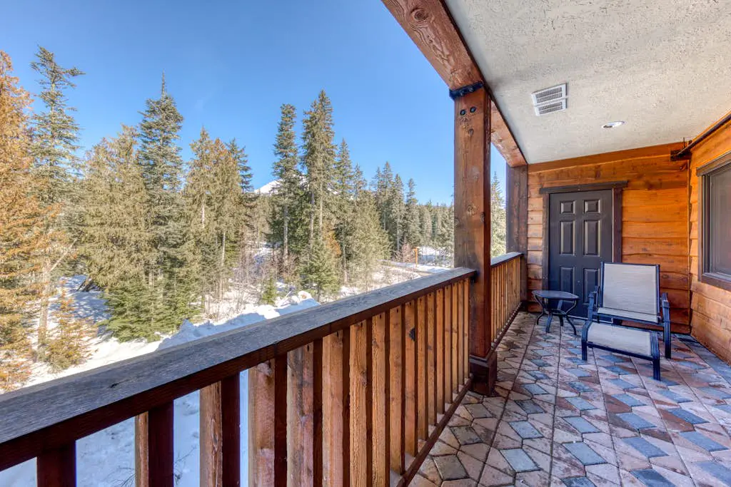 Luxury mountain home withshared pool & hot tub, patio, balcony views, & free WiFi