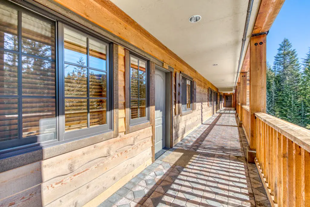 Luxury mountain home withshared pool & hot tub, patio, balcony views, & free WiFi