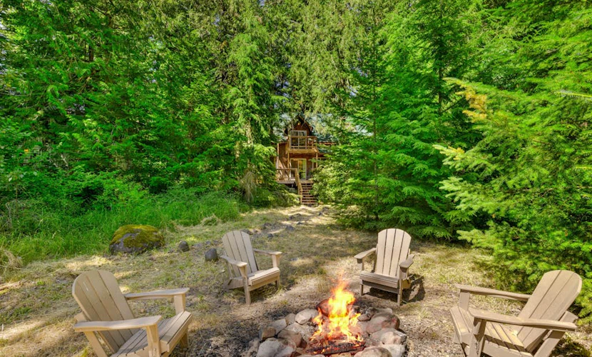 Recently remodeled riverfront home with fireplace, firepit & W/D - dog-friendly